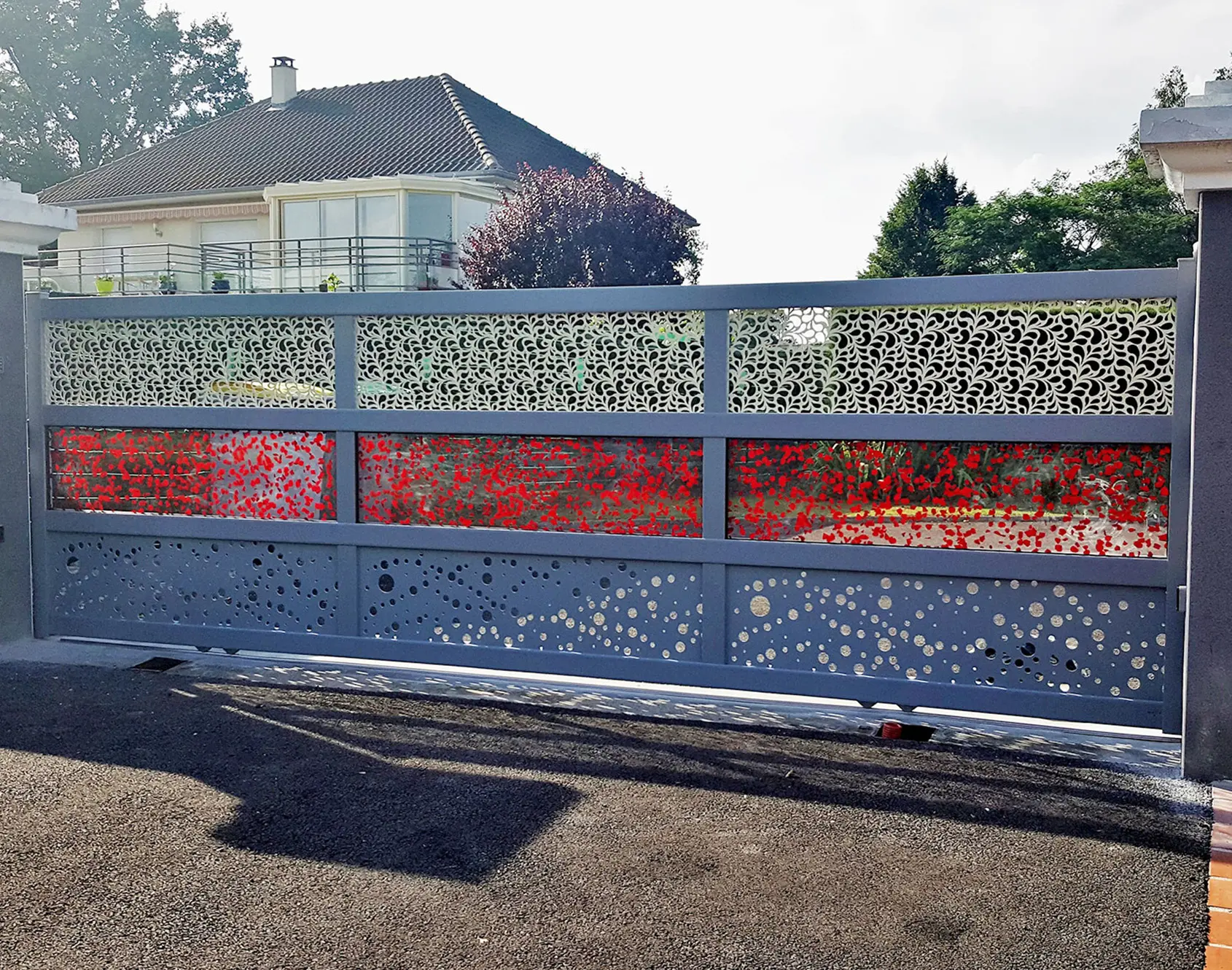 Portail aluminium coulissant Azereg décors SAON et LAMBIG par kostum